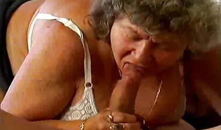 Taniec sexy dziewczyny i darmowe filmy online erotyczne ich piersi na ludziach