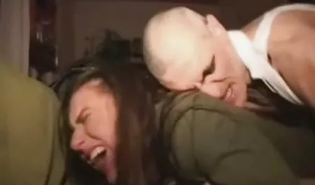 Mike większy ciężar na sex darmowe online stole